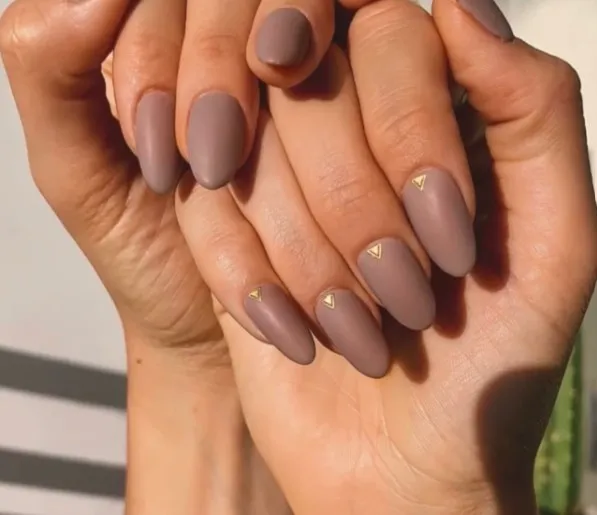 Taupe Nude – Sophisticated and Chic